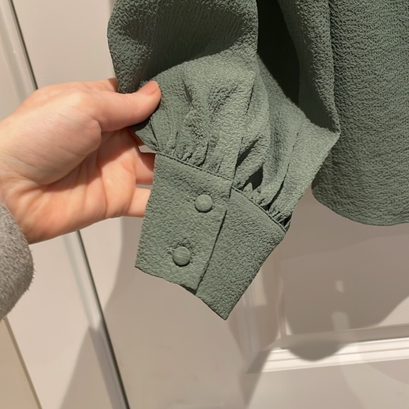 Sage green blouse - Picture 7 of 8